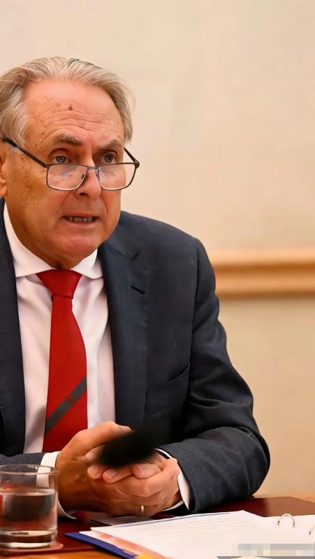 1月1日，澳大利亚贸易部长唐·法雷尔说，对中方的决定很失望，但会支持本国牛肉产业