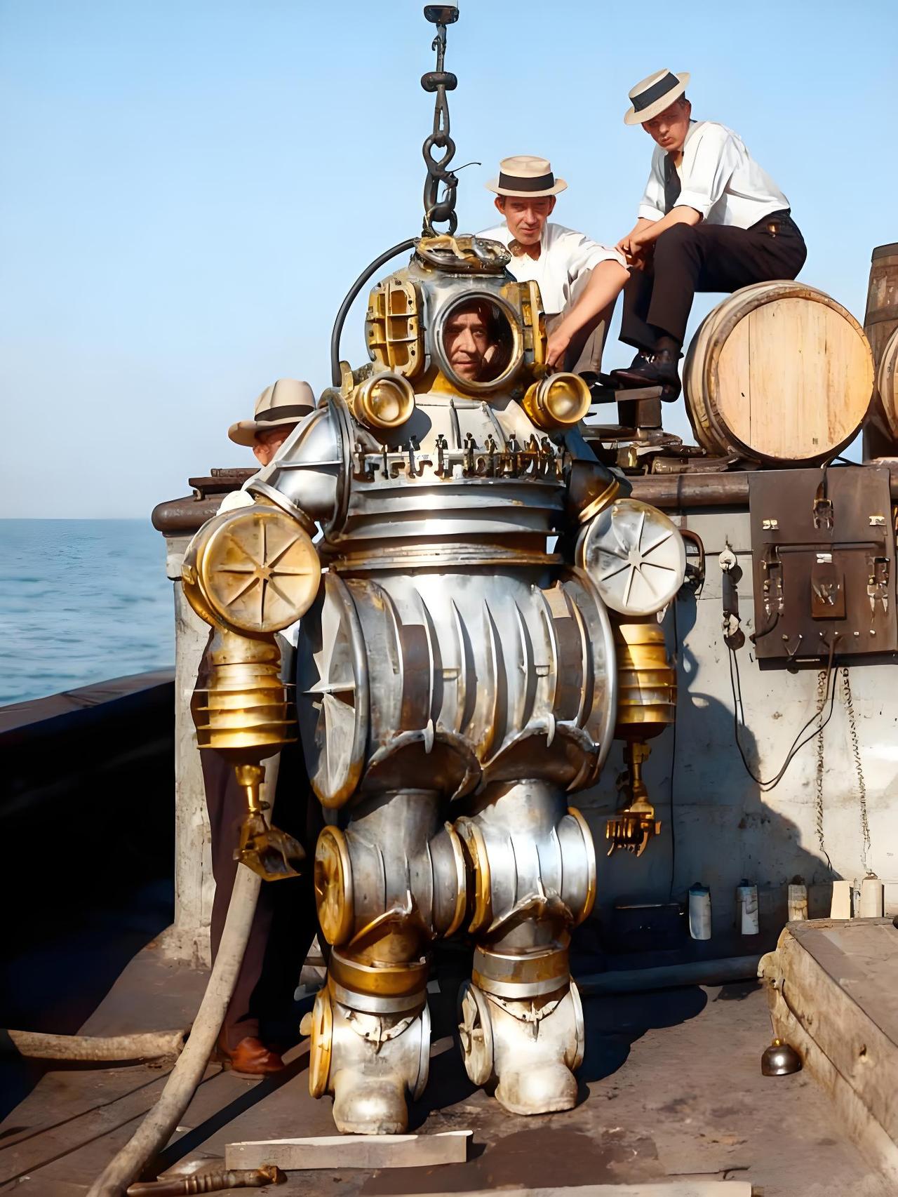 1907年的一艘海船甲板上，一套被称为“IronMan（钢铁侠）”的重型潜水服
