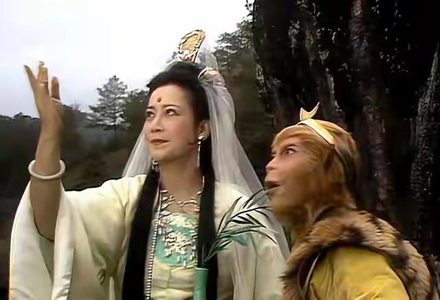 连观音都得让他三分！三界大佬却个个不敢惹？真相太狠了下班高峰的公交里，堵在