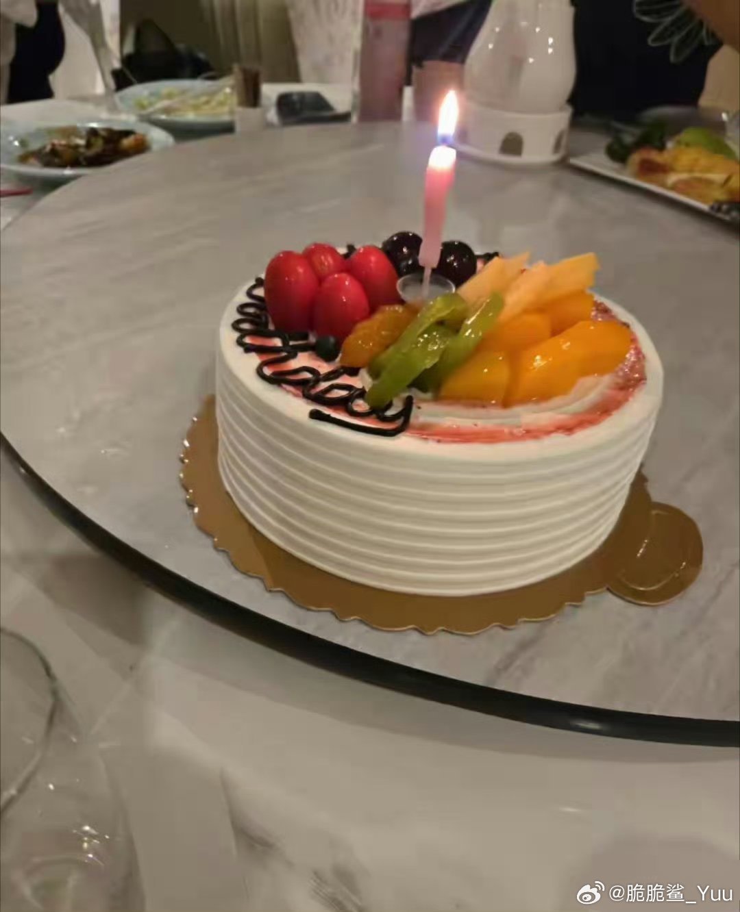 向佐又去台北陪岳父！郭碧婷素颜下巴后缩更像向太，娘家妹夫都在​