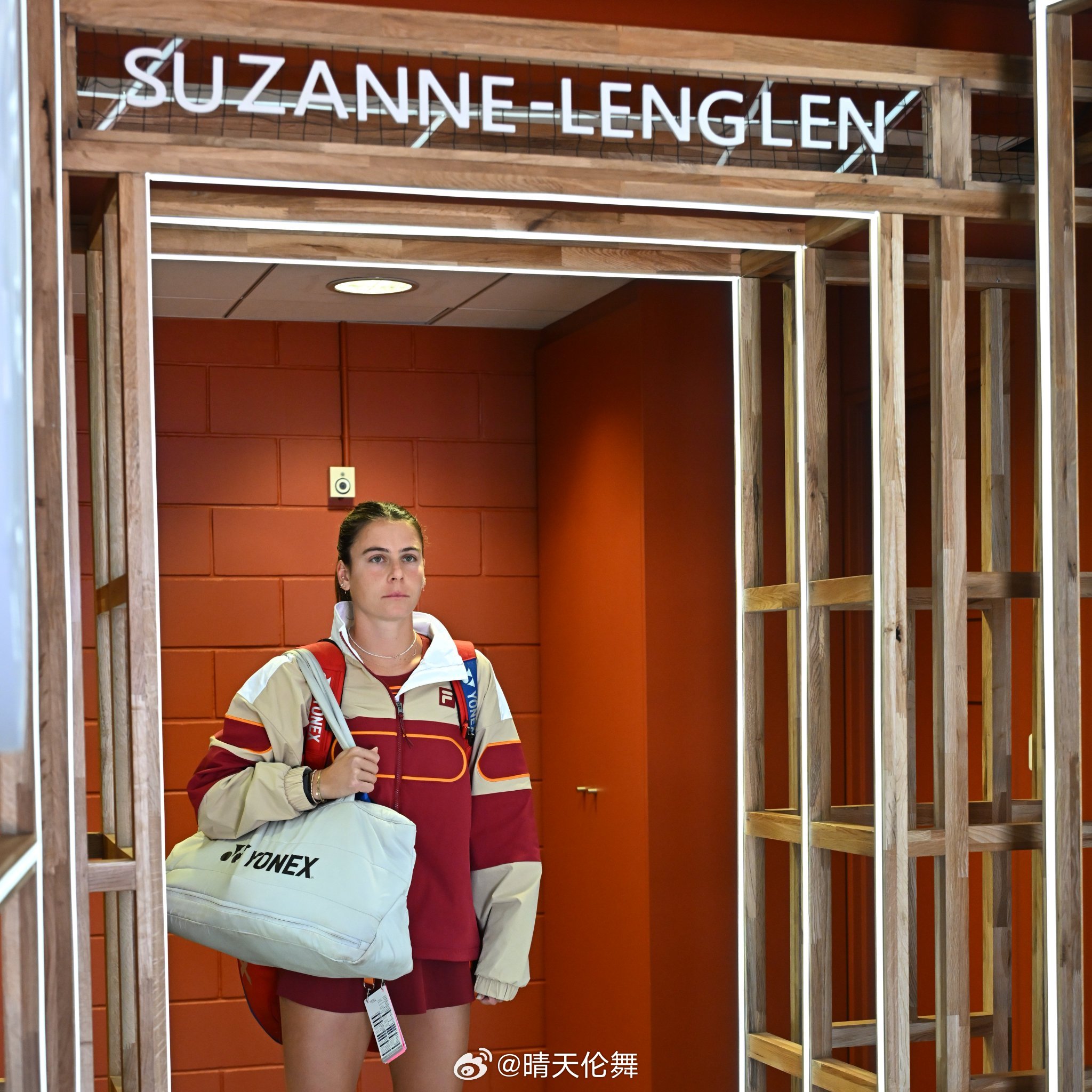 法网2025女单首轮九号种子纳瓦罗🇺🇸以0-6/1-6负于博萨斯🇪🇸，