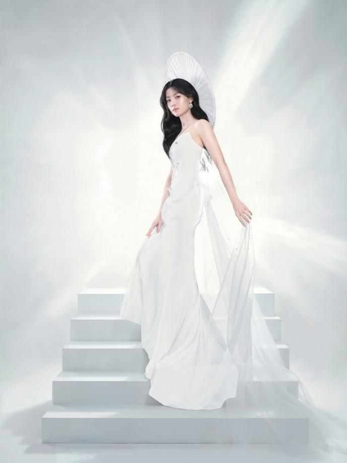 卢昱晓光女神卢昱晓出图了卢昱晓出图了，卢昱晓光女神，一整个有被这个晓晓的造型美