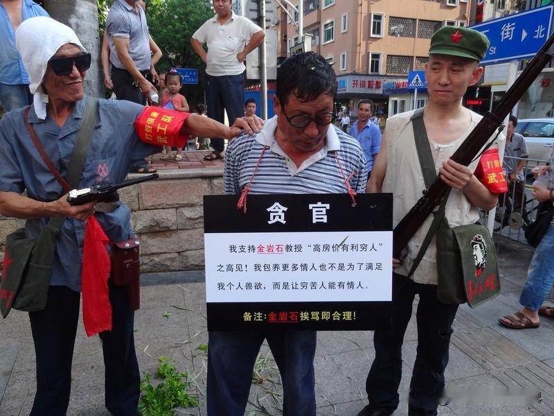 说穷人没有快乐，这说法太绝对了，但很多穷人确实快乐不起来。就像有三十万存款的人，