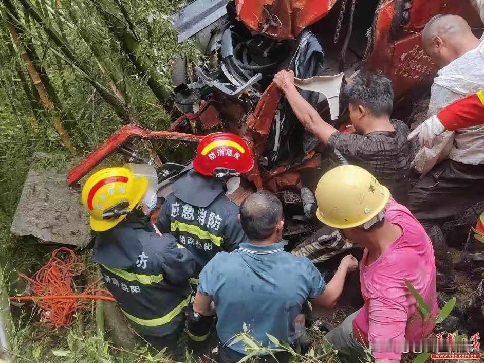 他们灭完了火，却没能回到家​2月19日16时许，湖南省新化县炉观镇。​一场火