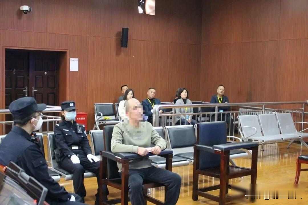 停车桩惹祸,保安被打进医院,法院开庭却没判?西安灞桥区有个小区,门口装了停车