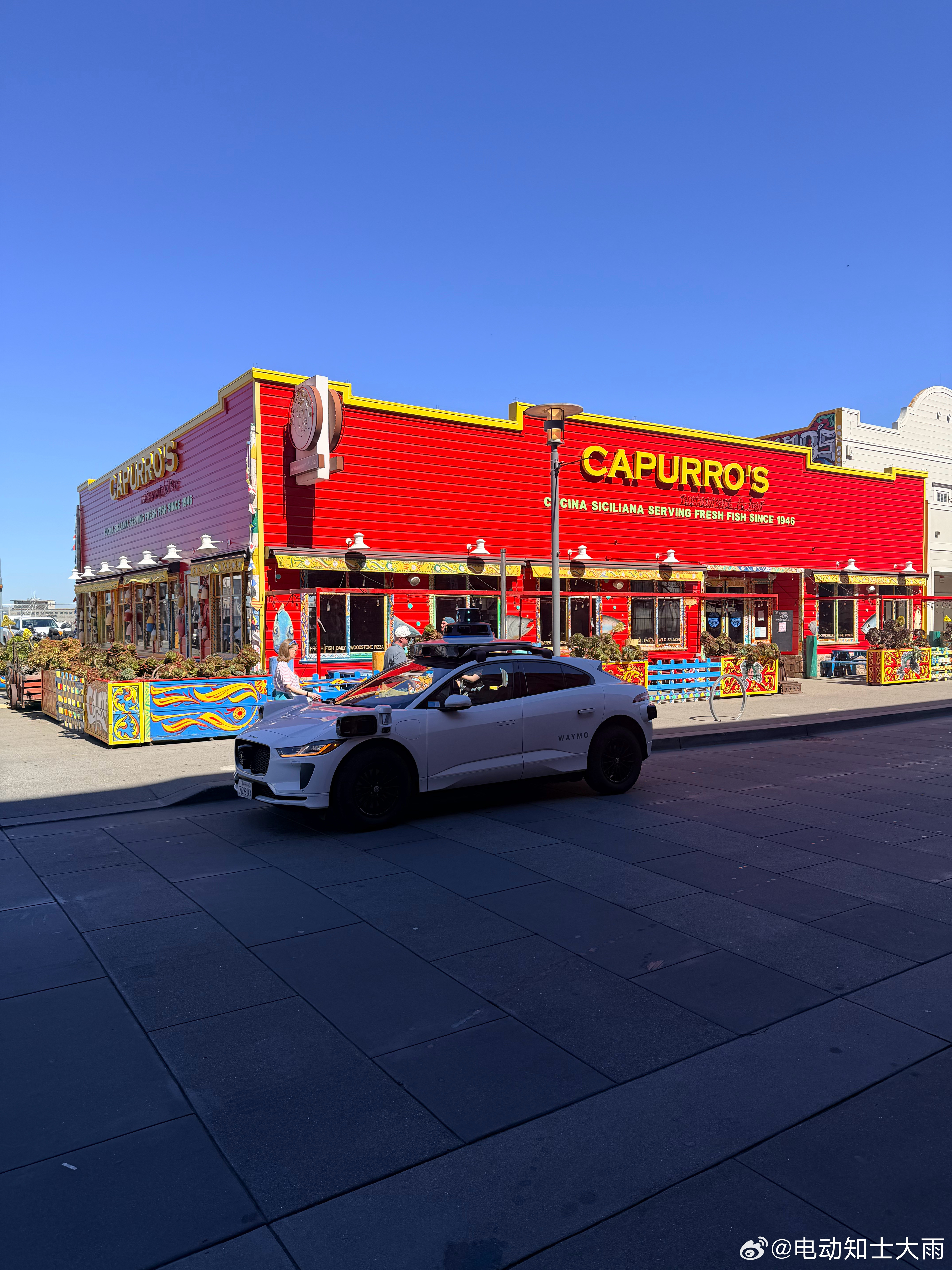 纯粹的机械工业时代与人工智能时代，在同一个物理空间的折叠。美国·Fisherm