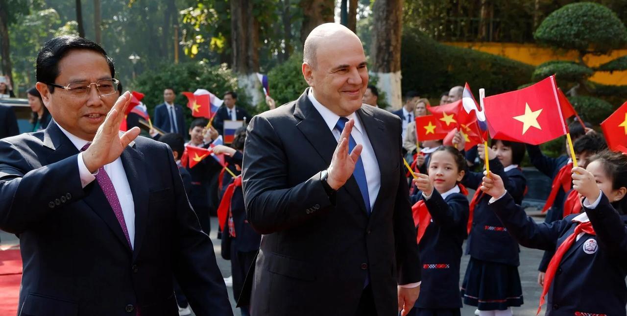 <em>越南</em>热烈欢迎俄罗斯总理。俄罗斯卫星<em>通讯社</em>报道，<em>越南</em>总理范明政与俄罗斯总理米舒斯
