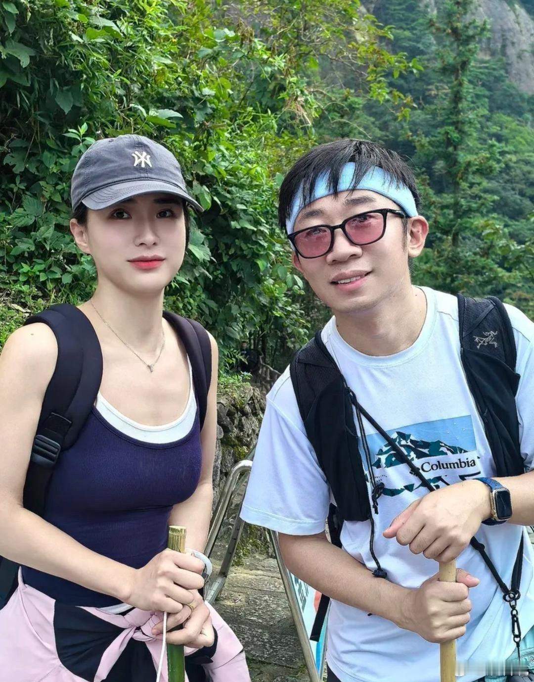 杨迪旁边这个美女看着好眼熟，就是叫不出名字来。