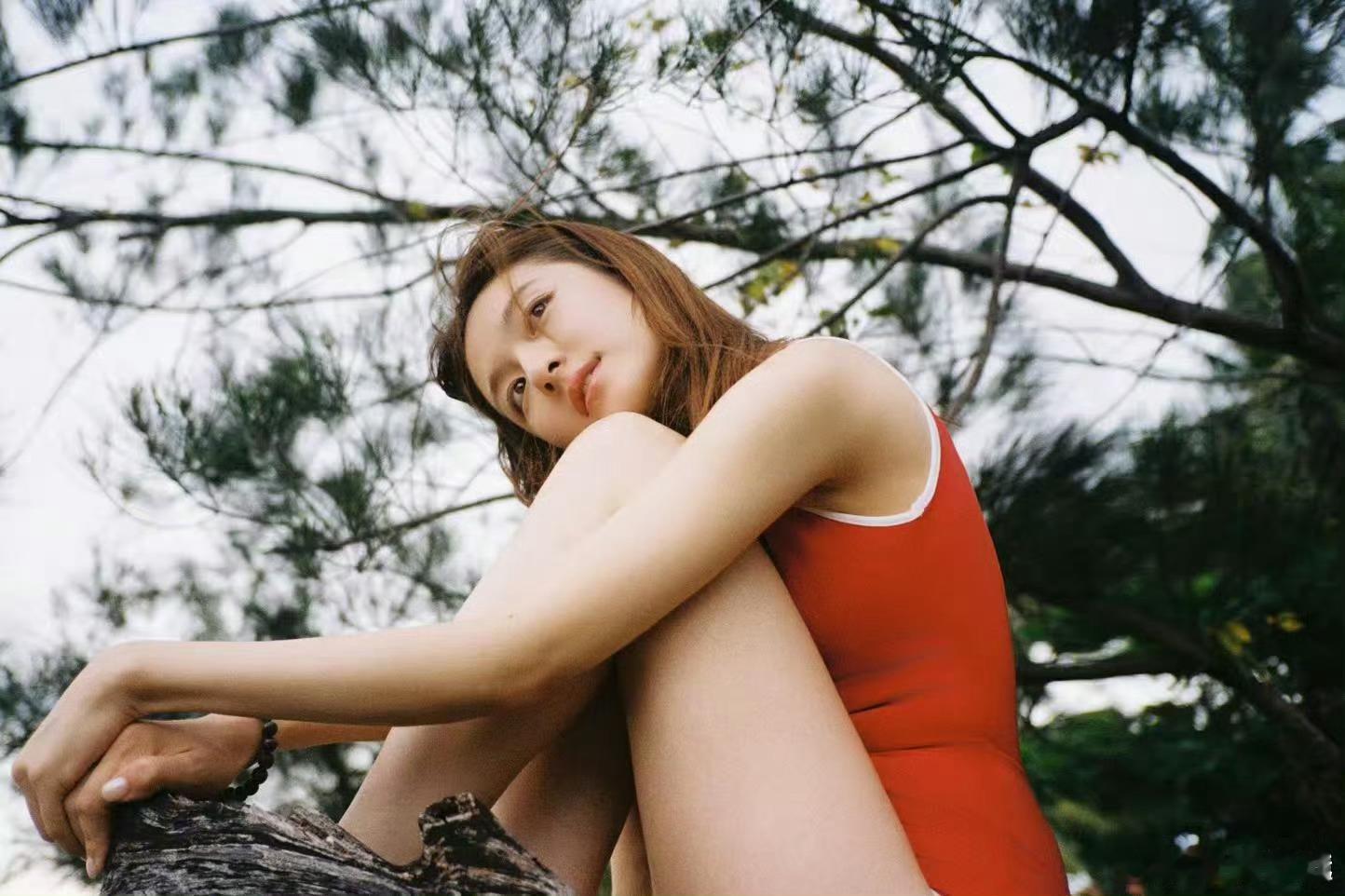 溢出屏幕的生命力！李兰迪泳装太美啦好喜欢这种自由的感觉！！