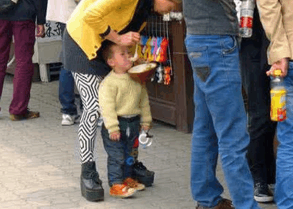 这四种老人非常不适合带孩子, 很容易毁掉孩子