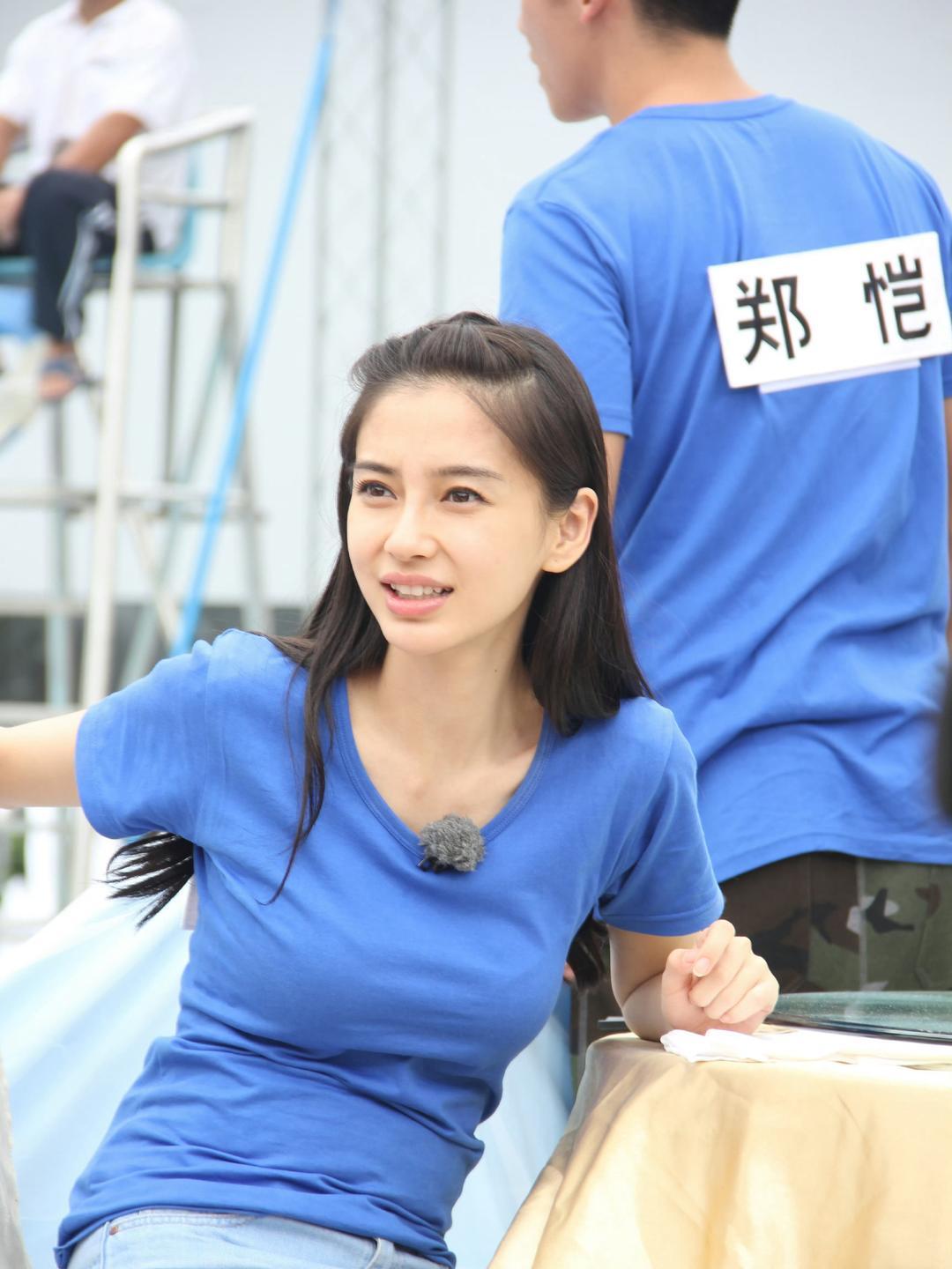 杨颖Angelababy第一次参加《跑男》时的模样，那年她25岁。