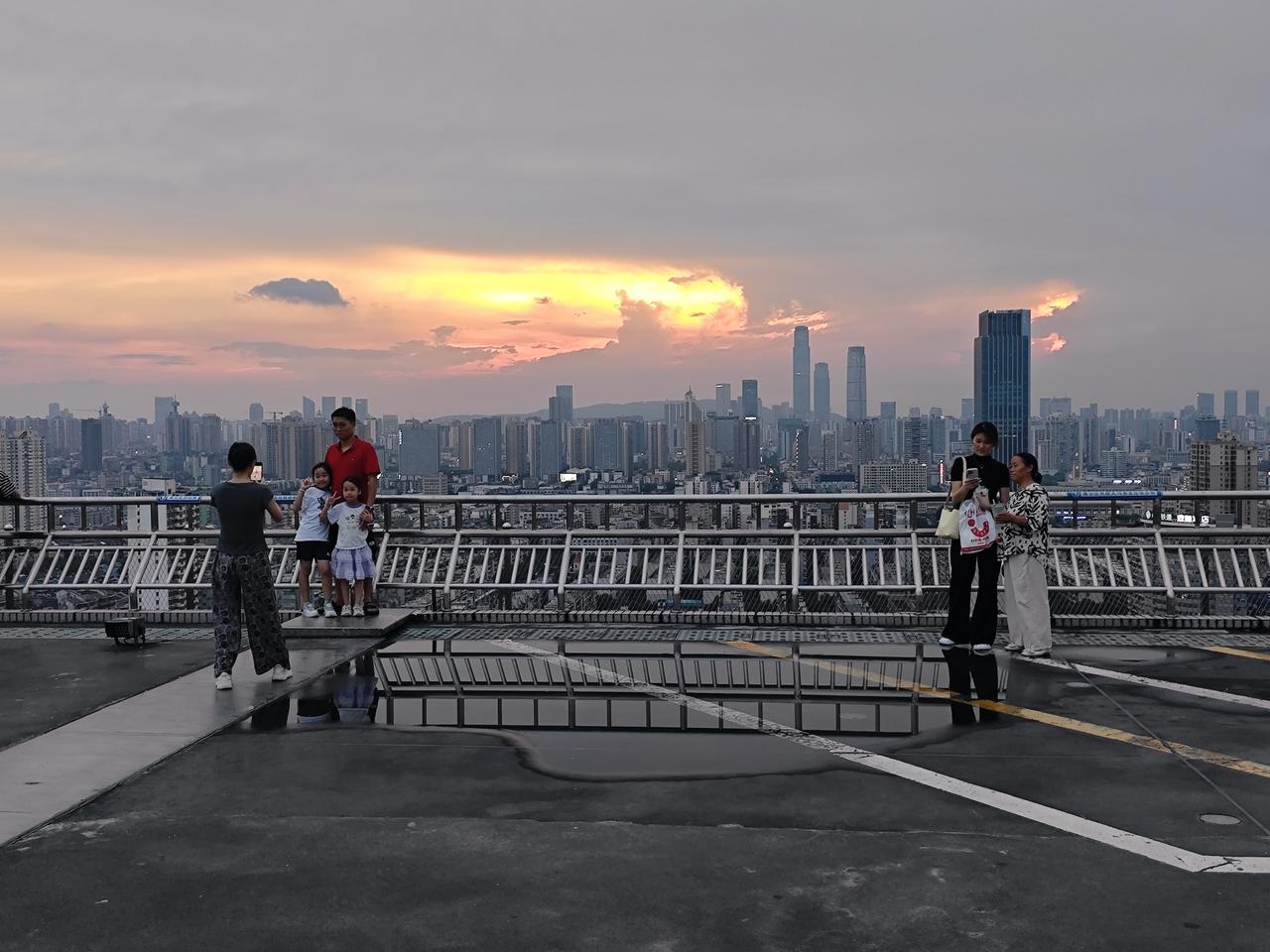 很多人不懂教育底层逻辑，误以为“学生分数=老师能力”。正常教学逻辑：生源对