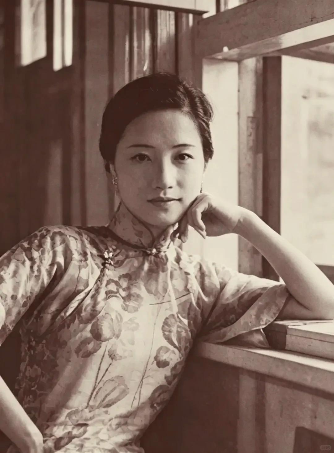 陆小曼女士的美丽，没有掺水。胡适说过，陆小曼是人生里不能错过的一道风景，梁实秋夸