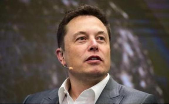 美国彻底慌了？马斯克曾24小时内三次警告：“美国正以超快速度走向破产！国债高达3