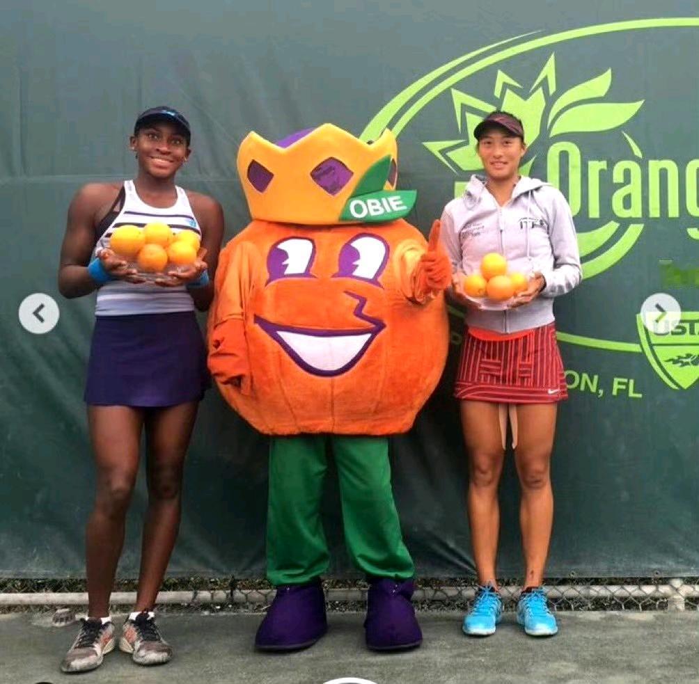 2018年那场橘子碗决赛，16岁的郑钦文输给14岁的高芙，7年过去，两人的差距不