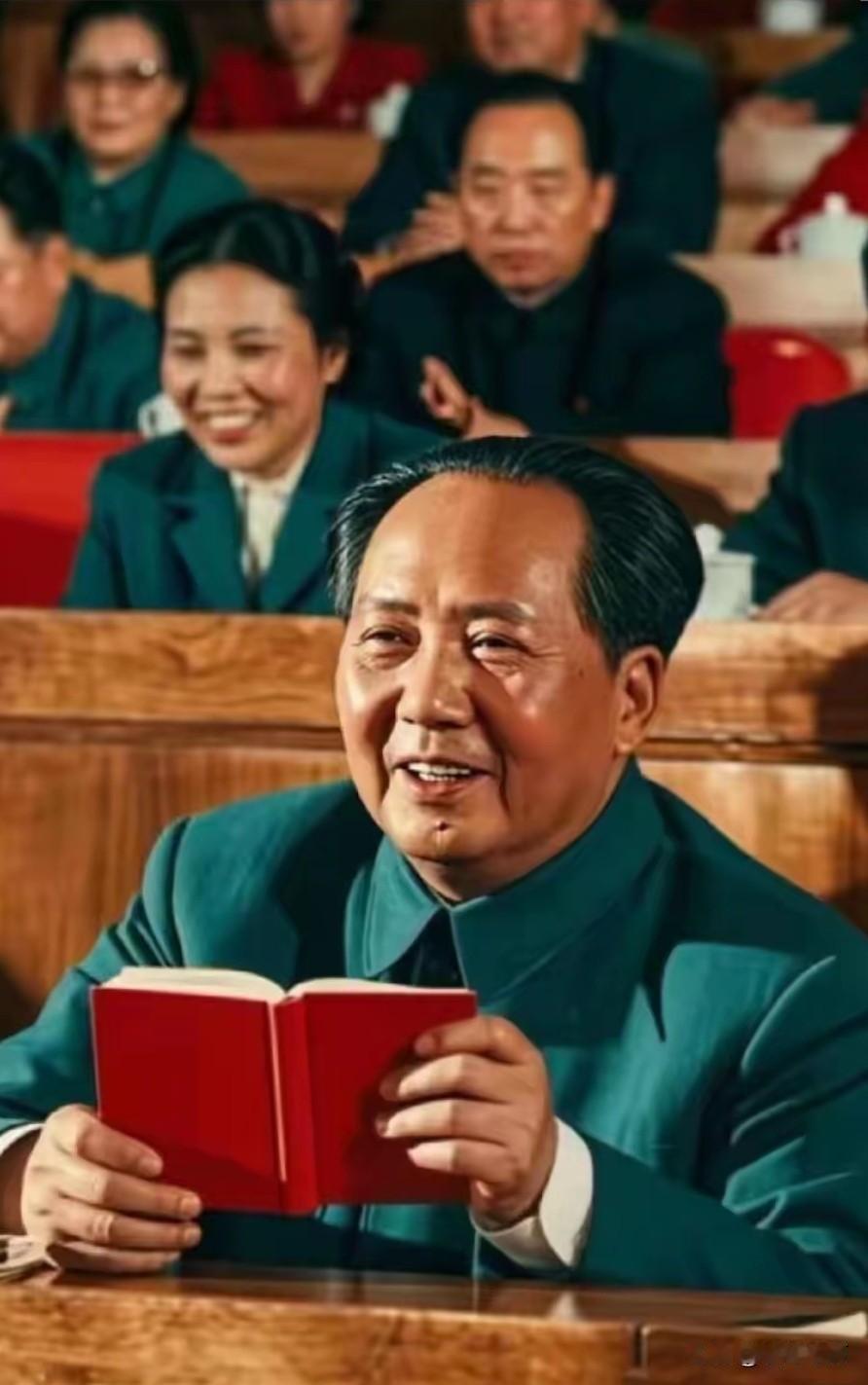 🍁60年代，毛主席在会议上发表重要讲话，后排的蔡畅大姐笑得格外灿烂。那是一个