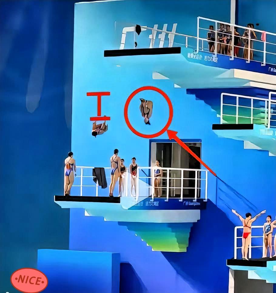 全红婵的核心力量太强了，她和搭档练习的时候，体重比她的搭档还要重，但是她跳的