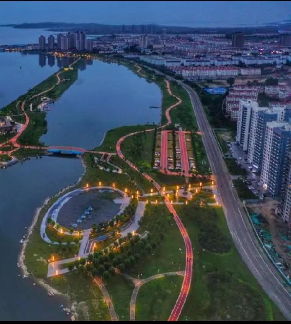 男子花8万网购70平海景房这事，真的太抓眼球了。有人觉得是骗局，也有人说当地房价