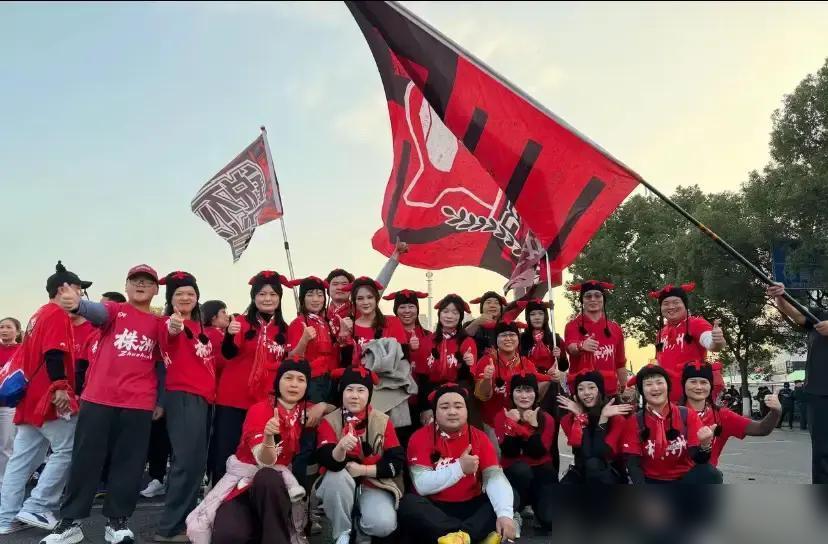 决赛还没踢，评论区先炸了！永州队黄指导一句“见门就打”，直接把常德技术流架火上烤