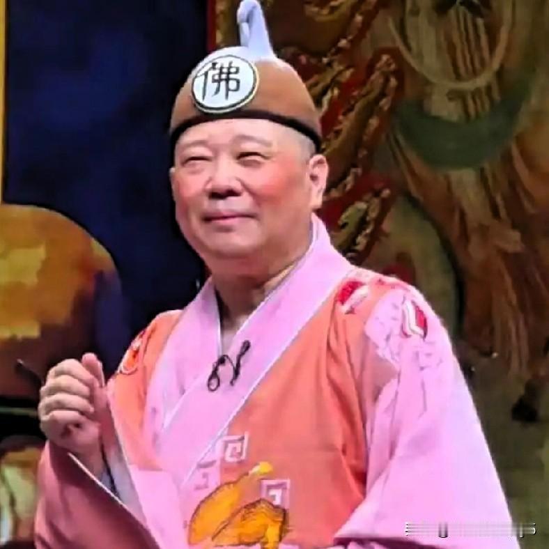 郭德纲“掉坑”，杨议笑了，这事儿着实引人关注。8月11日，郭德纲因在武汉商演时