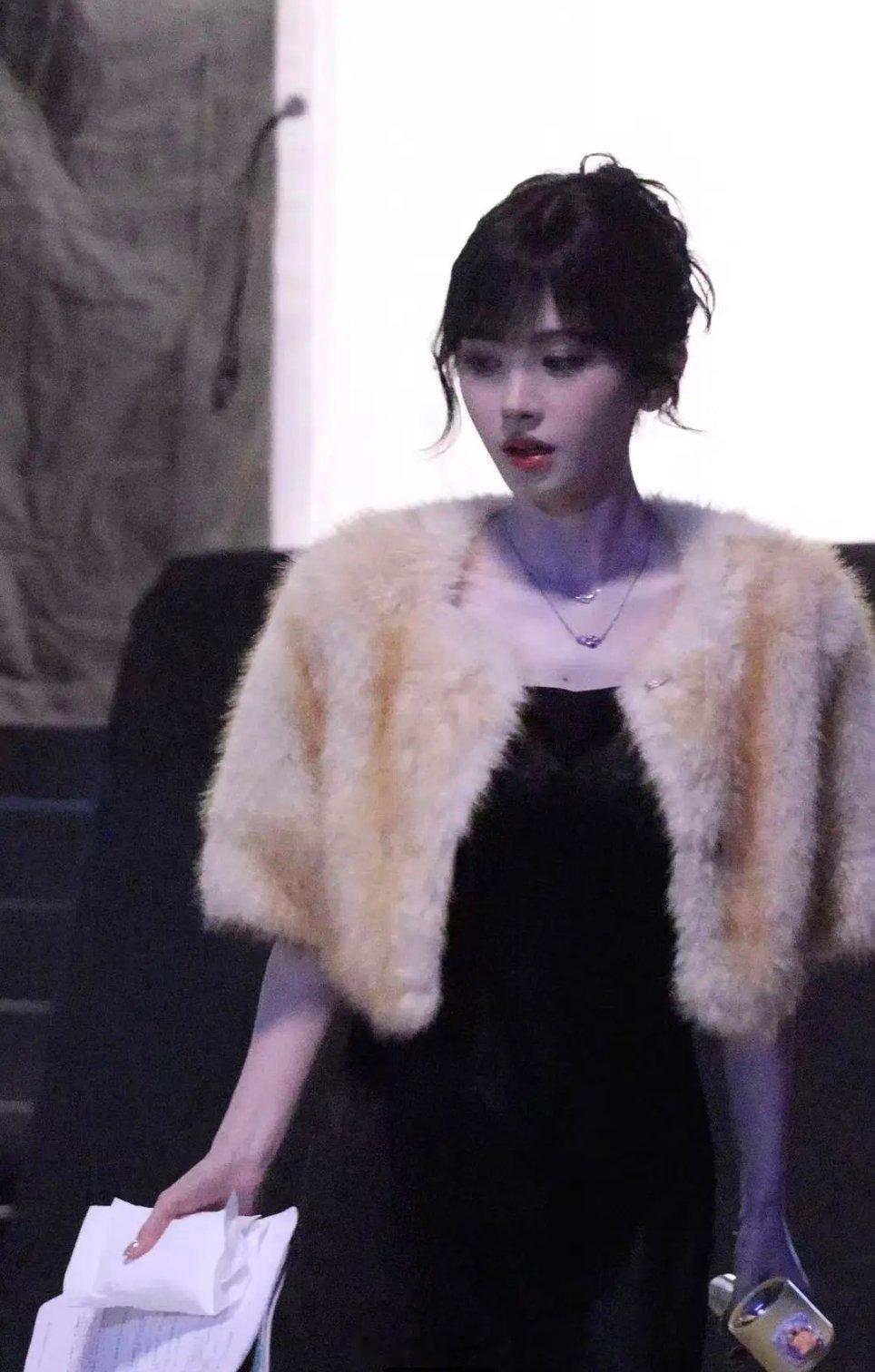 鞠婧祎剧里的女明星妆造路透来了！啊啊啊🍊好美，疯狂吻上，这造型太适合她了吧！还