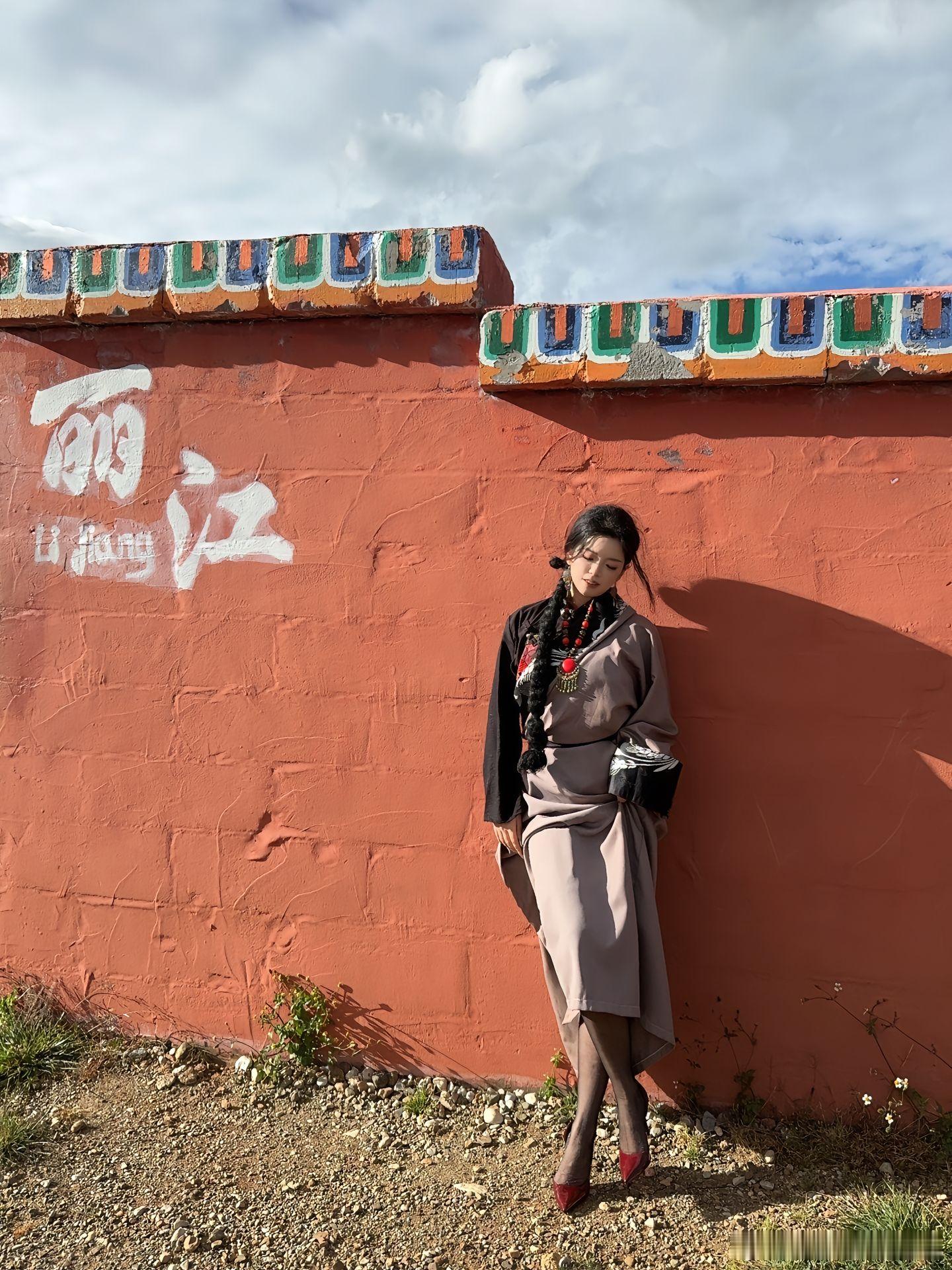 美女穿搭写真民族之美美女绘梦长廊