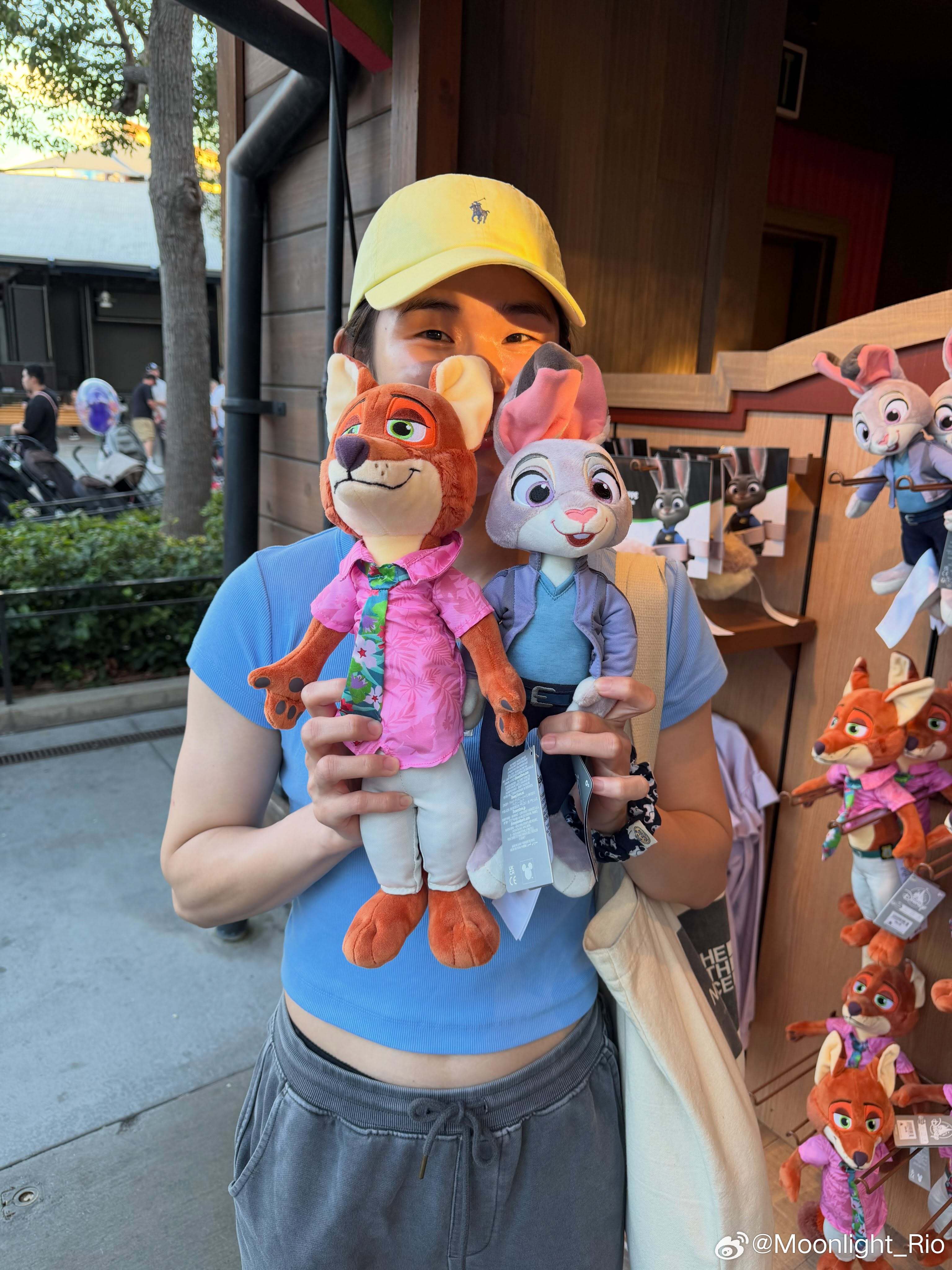 李昱谆和朱迪尼克合影🦊🧡🐰