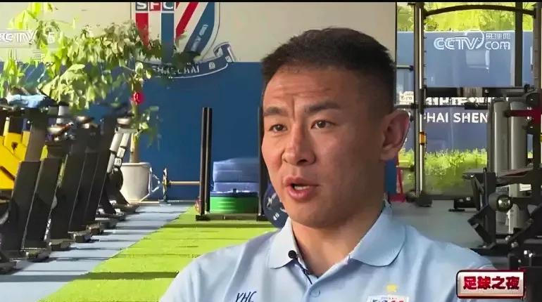 现在中央五台的《足球之夜》确实已经很开放+包容了哈。就连在大庭广众之下涂改车牌
