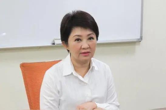 卢秀燕应该会力挺郑丽文！原因非常简单，如果2028卢秀燕参加大选，那么只有郑丽文