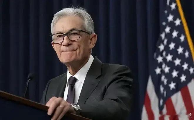 美国经济撑不住了？鲍曼力挺9月降息三次！美联储降息特朗普经济学2025年8月