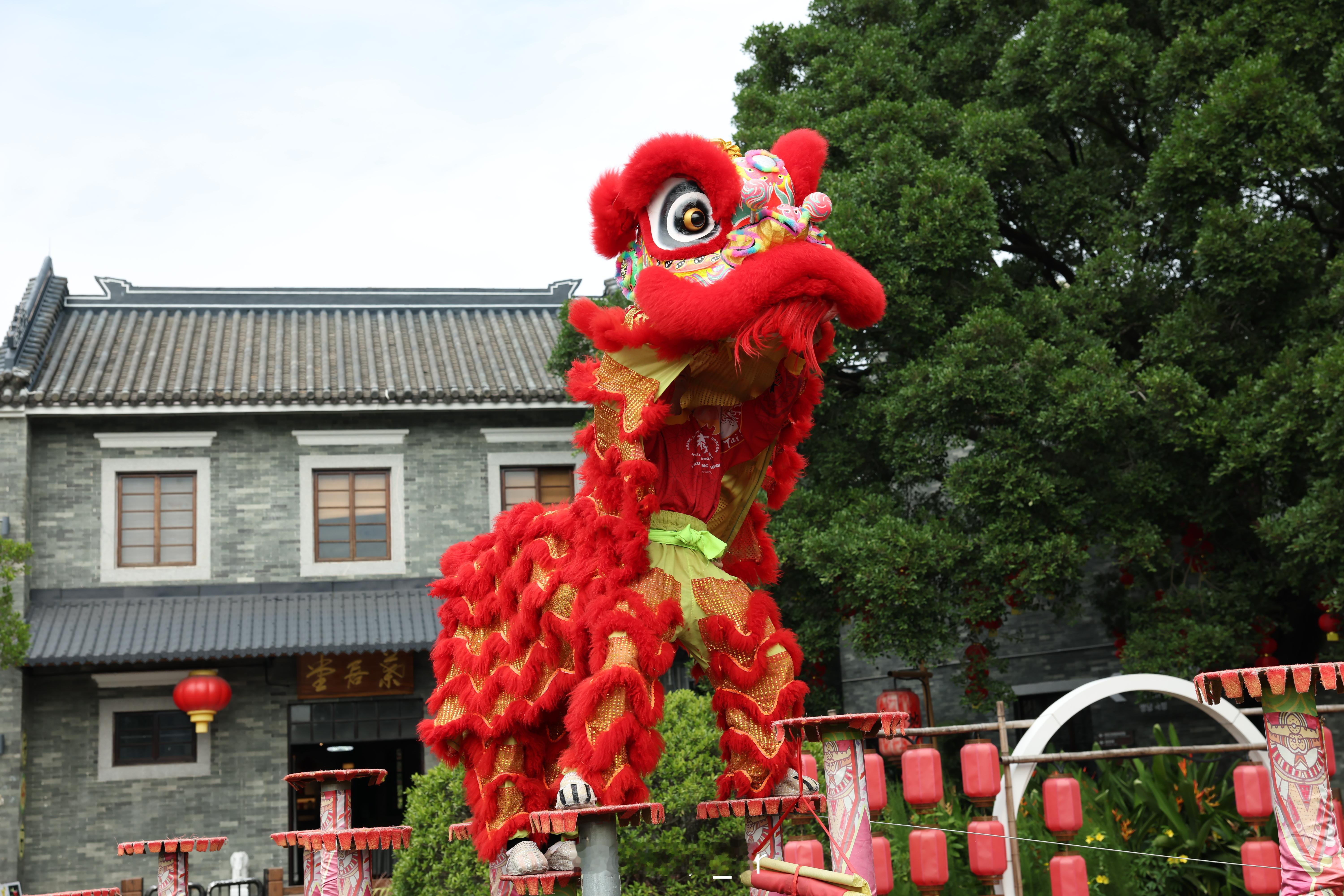 魏老板的广州车展第一站没去看车，反而是走进了岭南文化！跟醒狮少年交流、体验广绣文