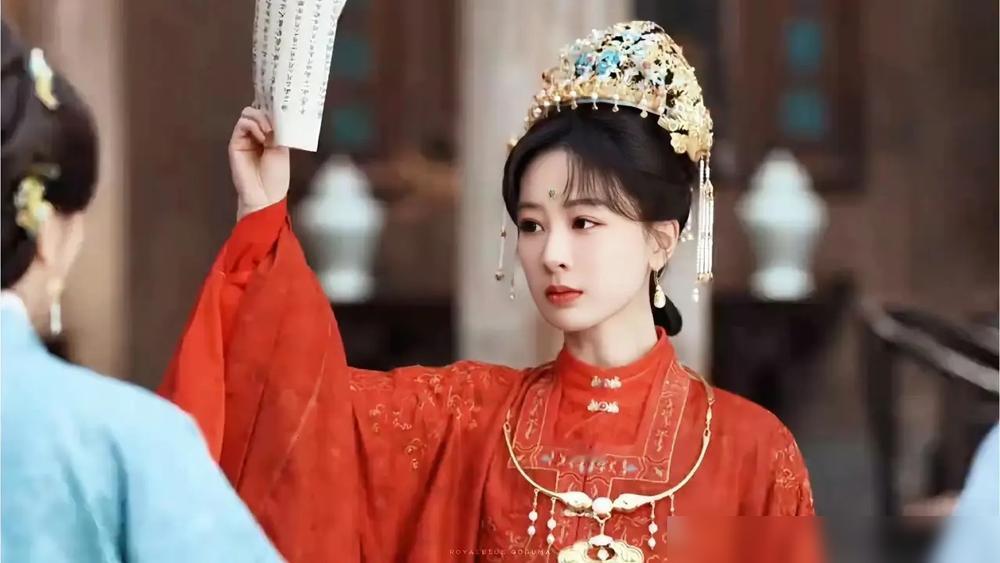 撕开杨紫“演啥像啥”的皮，底下全是笨功夫。你以为光靠天赋？她50多部戏，85