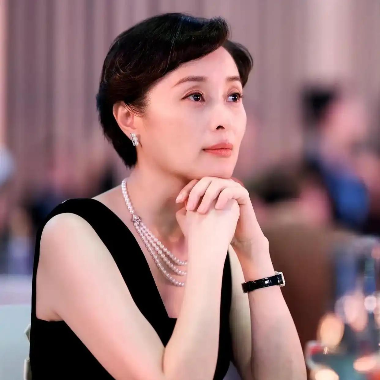 吴越一语道破京沪女生差别，说得太贴切了采访里主持人问吴越，北京姑娘和上海姑
