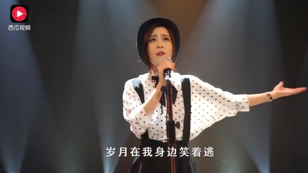 徐小凤婚纱背后_婚纱背后 徐小凤 婚纱背后或许是幸福 或许呢(2)