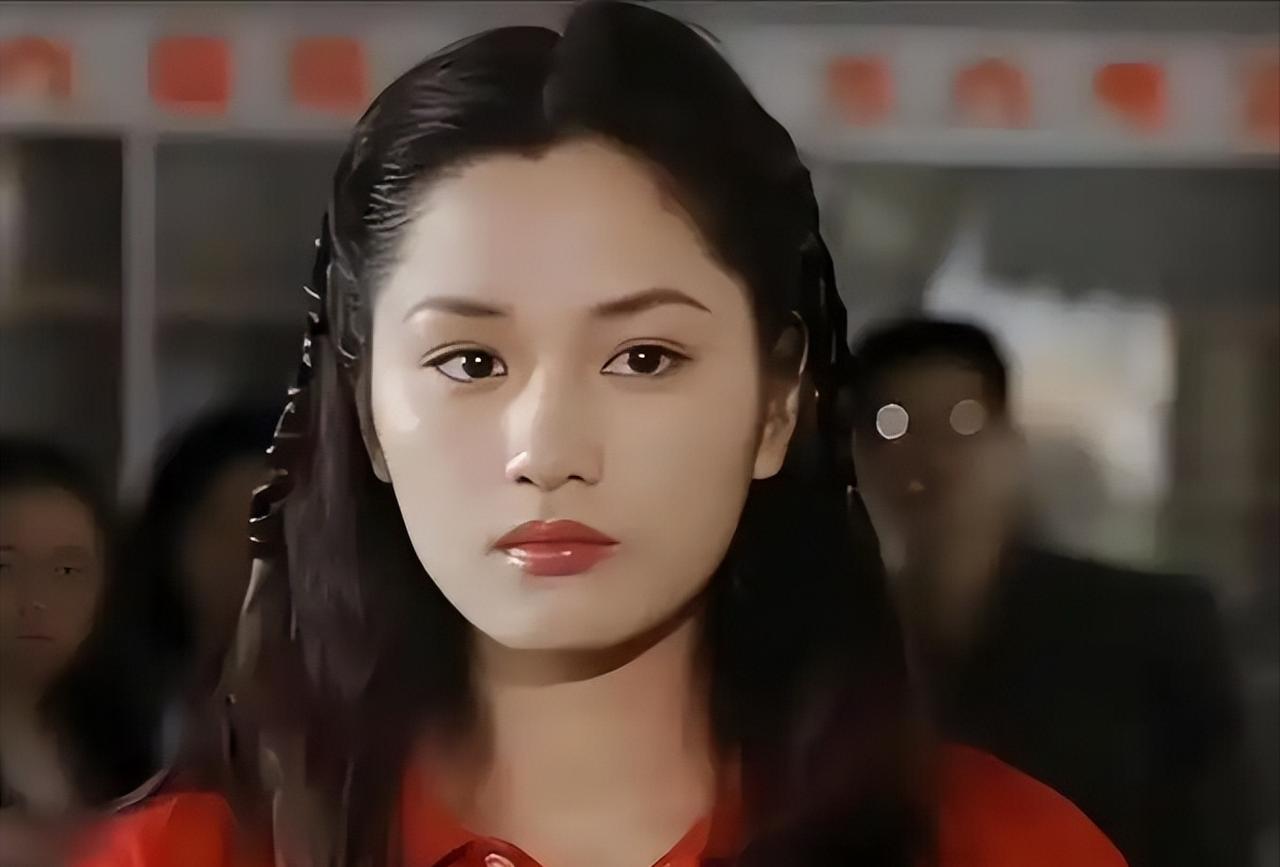 主持人问瞿颖:“你多高？”瞿颖说:“175cm。”主持人好奇:“那你爸高，还是你