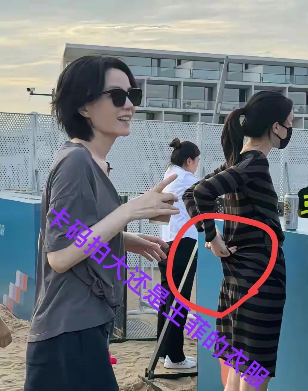 李嫣确实很牛，一个橡皮筋就搞定了，这一扎，腰身马上就出来了，确实比之前还要好看1