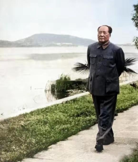 建国后除了北京，毛主席居住时间最长的地方就是武汉了。可见他对武汉东湖的偏爱，新中