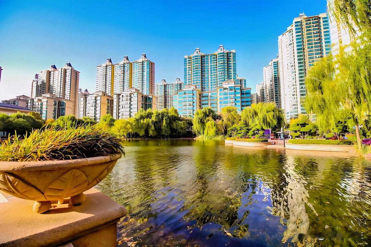 官方明确！楼市没有崩盘，真正的变局是这两个字全网都在传楼市不行了、行业彻底落