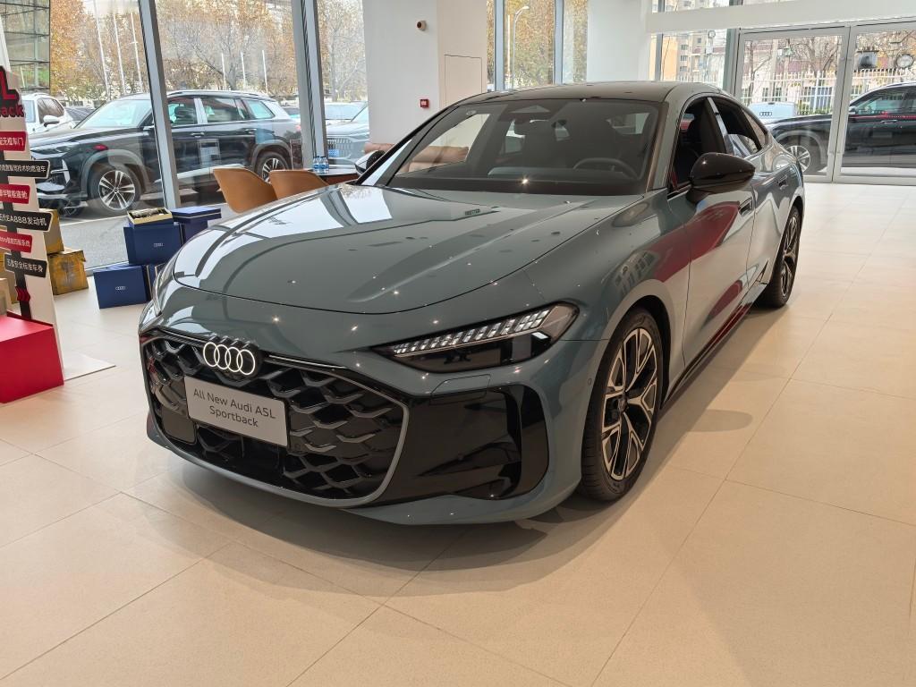 开了开奥迪A5Lsb这车静态表现非常完美比之前的A4L强太多了四个位置的舒