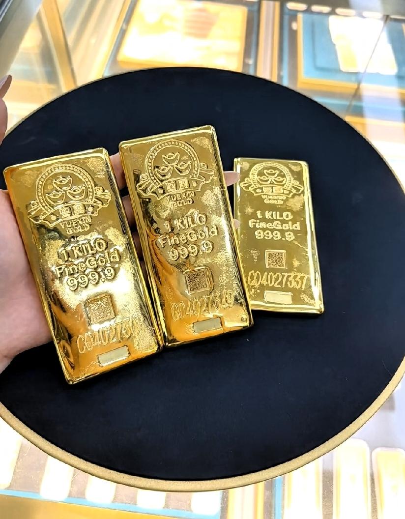 昨天买到黄金的人，现在真的是赚大发了！昨天金价880每克，今天一觉醒来直接