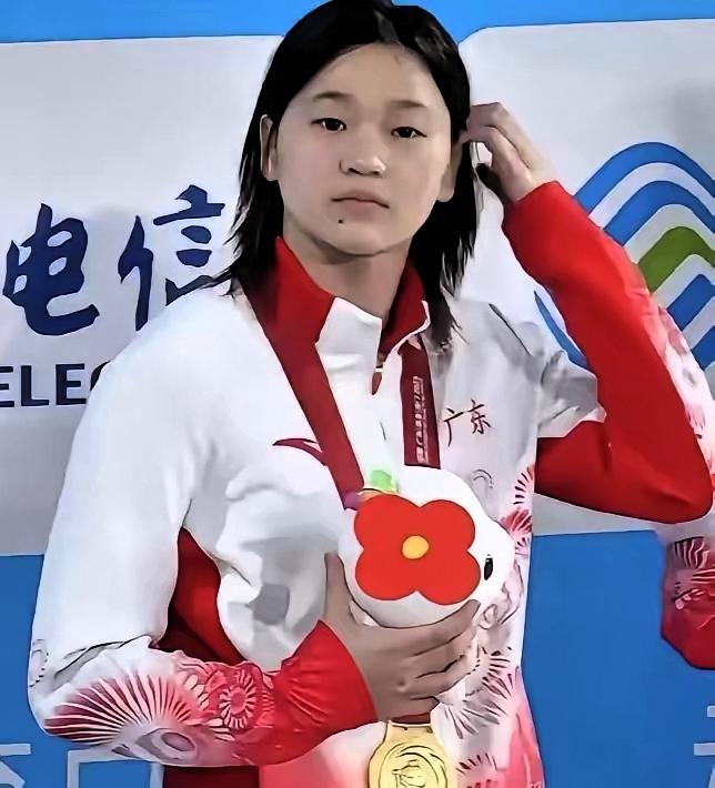 一直好奇全红婵为什么不参加单人赛，这下算是明白了，不是她不想，而是实在没办法。何