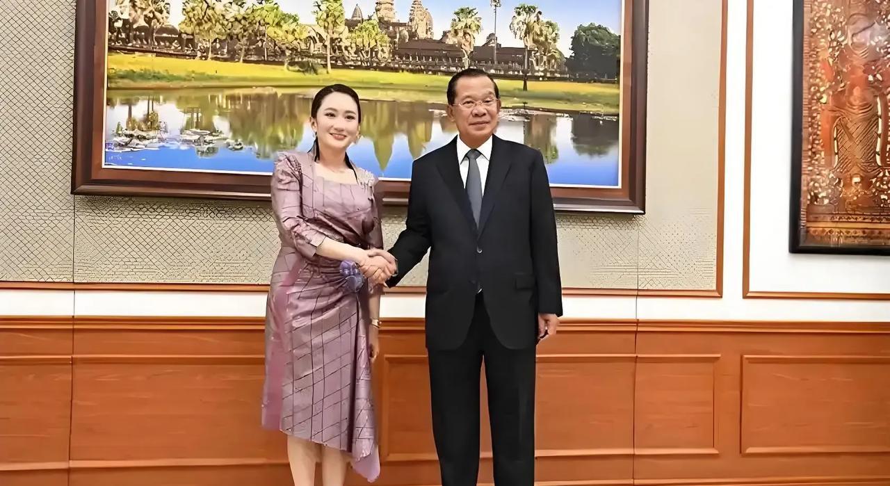 洪森为何要不遗余力的推翻佩通坦：1.泰柬边境打起来，柬埔寨士兵牺牲，洪森直接制