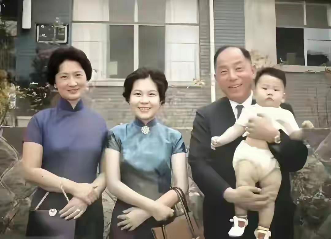 《沉默的荣耀》爆火以后，无底线蹭流量的也都蹦出来了。我见过的最离谱的就是用下图（