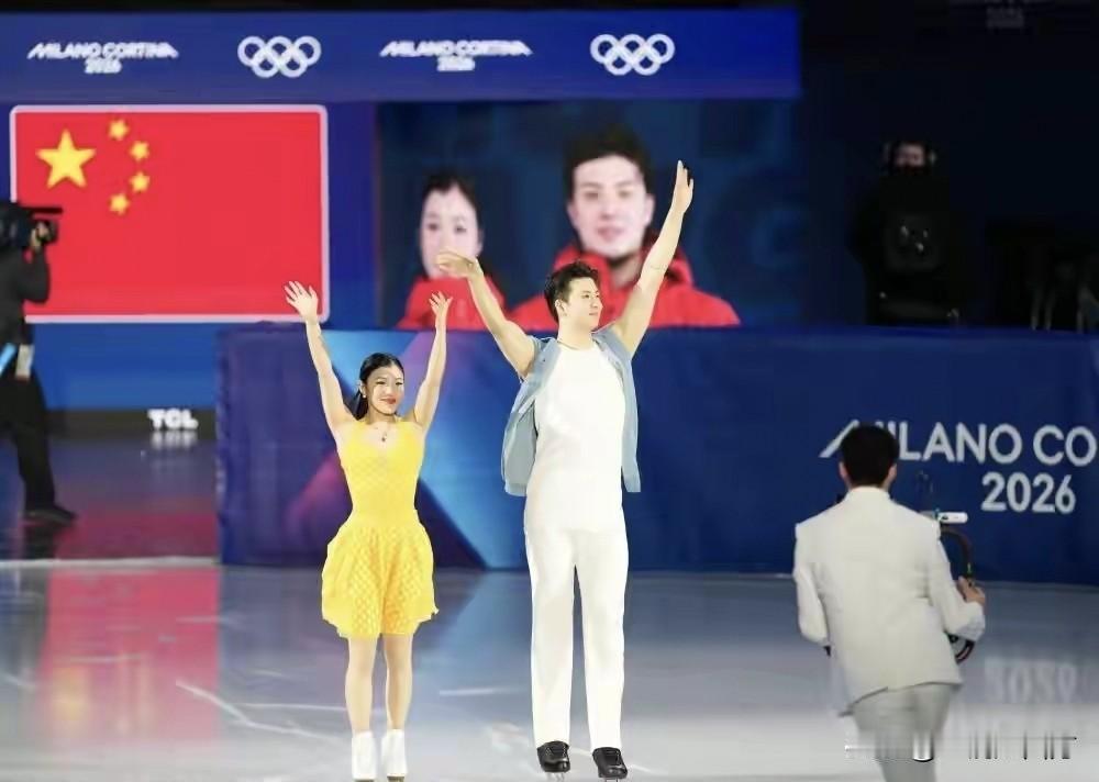 米兰冬奥会花样滑冰项目结束了团体赛争夺后，首个单项冰舞项目进行了韵律舞的比拼，中