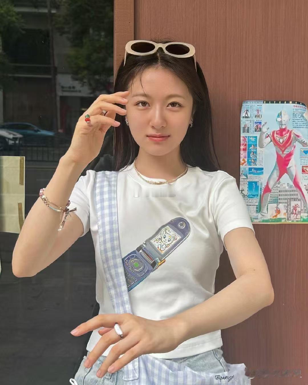 我去...李兰迪这纯素颜。。