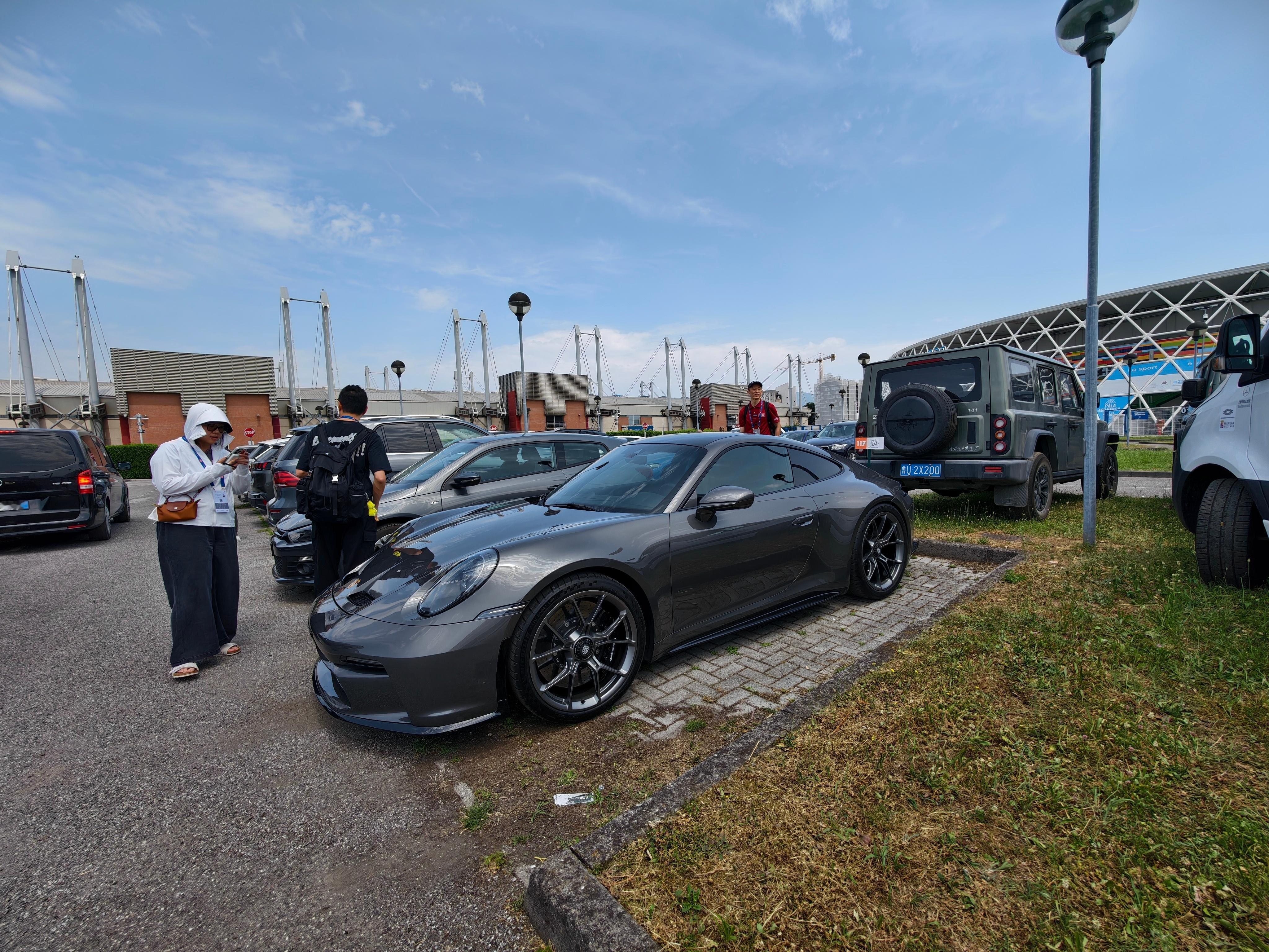 意大利MilleMiglia的停车场，不仅有GT3touring，还有正