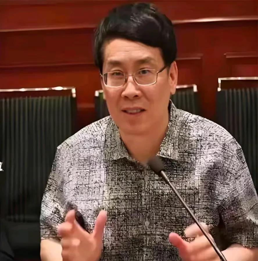 怎么看杜三的三个孩子的长相和宗庆后不像，到和泽后很像很像呀！泽后这家伙自私得很