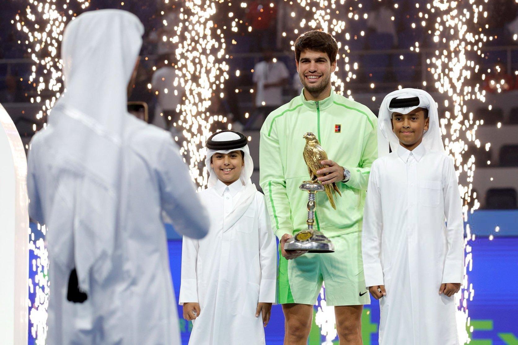 阿卡在多哈夺冠，本赛季12-0，跨年30场室外硬地保持不败，连续5站室外硬地赛事