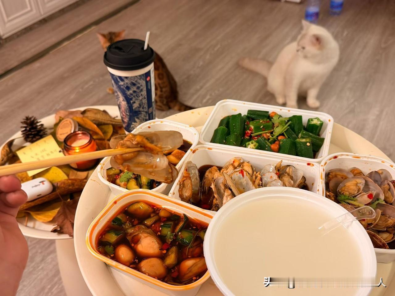 我家老公80年的，一言难尽！说他懒吧，人家的自律程度能甩同龄人十条街。近两三年