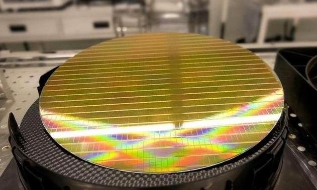 美国：绝不允许把使用美国技术的光刻机，卖给中国！ 中国：绝不允许把使用中国稀